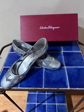 Salvatore Ferragamo Shoes - NOS Ballet Flats in Silver Leather & Lace - Sz 10 C